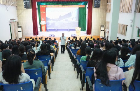dt Sinh hoat chuyen de huong ung Ngay Phap luat VN 2