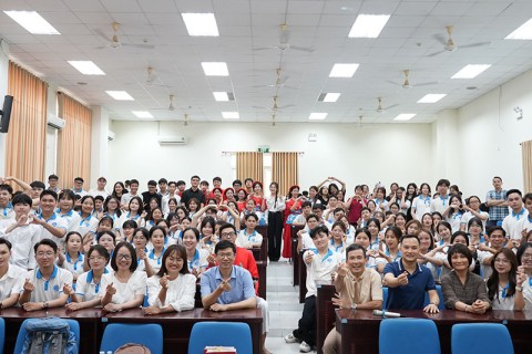 Sôi nổi chương trình giao lưu giữa sinh viên UED ĐHSP Đà Nẵng và Trường Đại học Sư phạm Hà Nội 2
