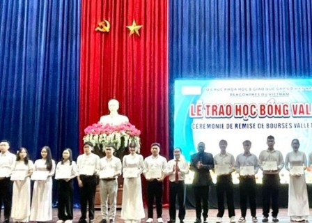 Sinh viên UED nhận học bổng Vallet năm 2025