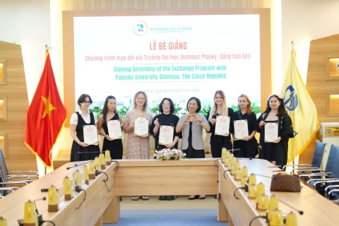 Sinh viên Trường Đại học Olomouc Palacký, Cộng hòa Séc hoàn thành chương trình học tiếng Việt tại UED