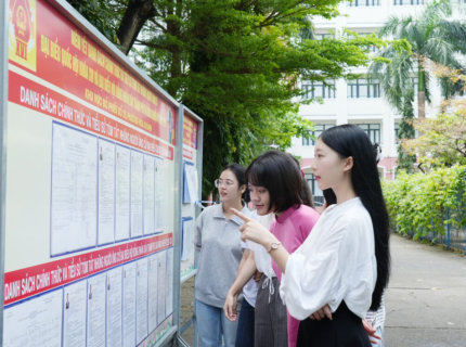 Không khí trước bầu cử đại biểu Quốc hội & HĐND tại Ký túc xá UED