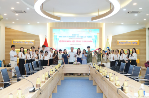 Sôi nổi các phiên báo cáo nghiên cứu khoa học sinh viên cấp Trường