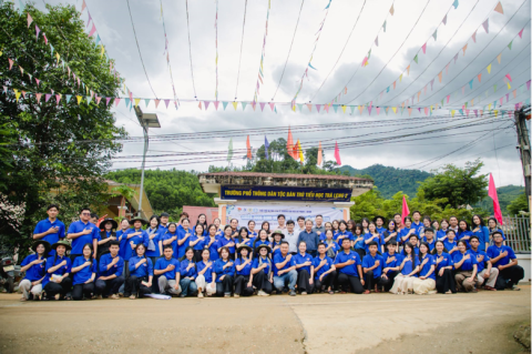 Lãnh đạo Nhà trường thăm, động viên và tặng quà chiến sĩ Mùa hè xanh 2026 tại Trà Leng