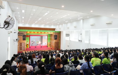 Lời nhắn gửi từ thầy Hiệu trưởng trong ngày khai giảng và hành trình trưởng thành của sinh viên UED