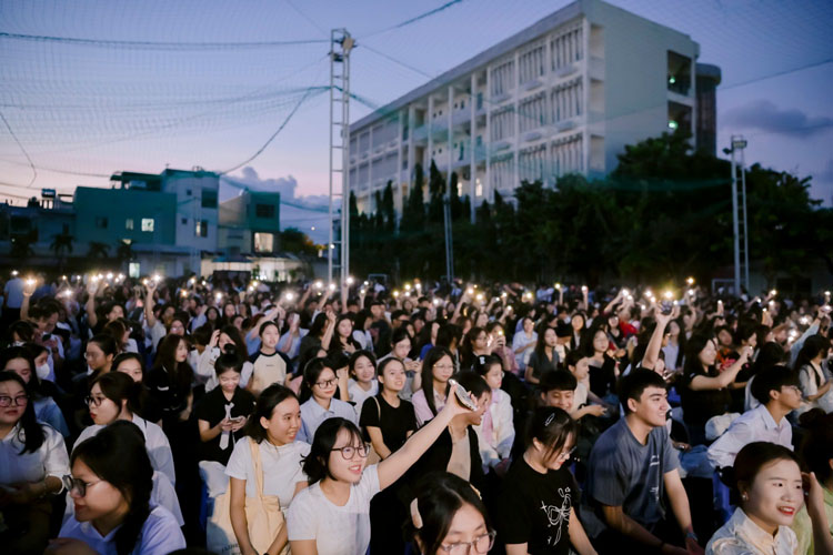 dtSinh vien chay het minh tai chuong trinh