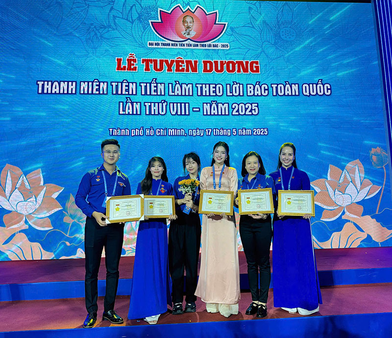 co Tinh Uyen 02