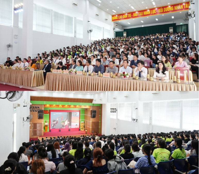Tập thể lãnh đạo Nhà trường cùng hơn 500 sinh viên đại diện cho hơn 10.000 sinh viên UED tham gia lễ khai giảng truyền hình trực tiếp.